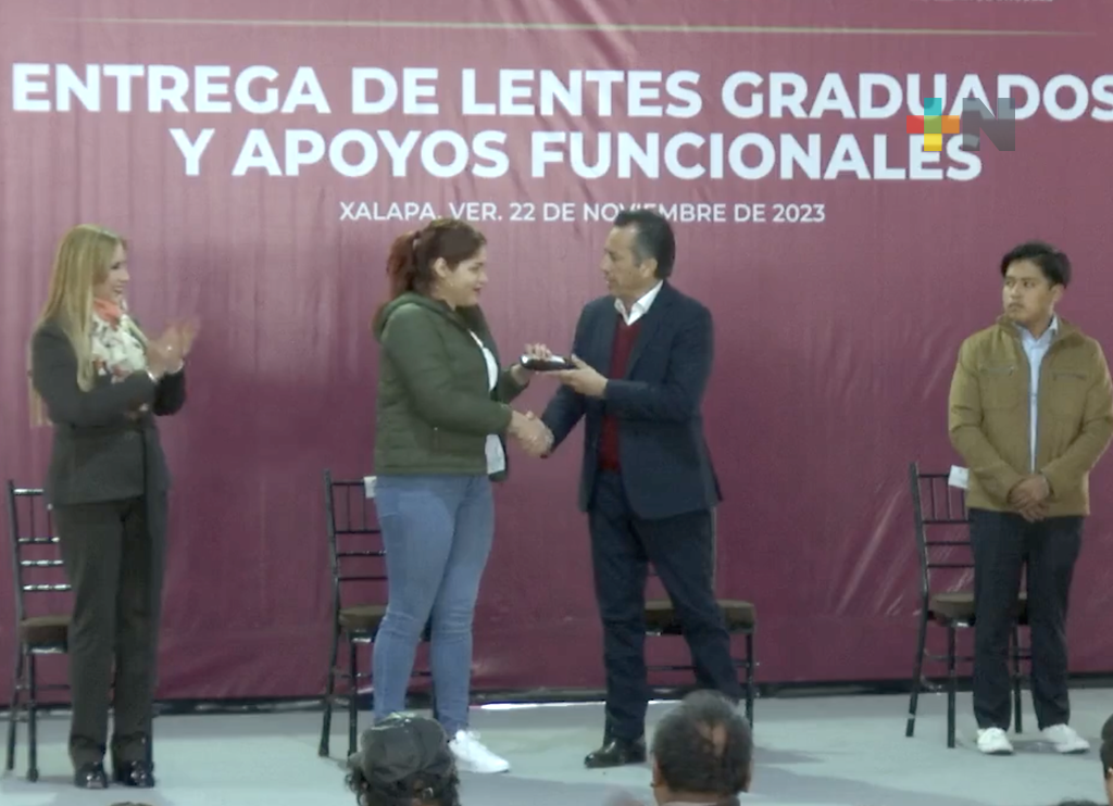 Entrega DIF estatal 18 mil lentes y 61 apoyos funcionales a la población